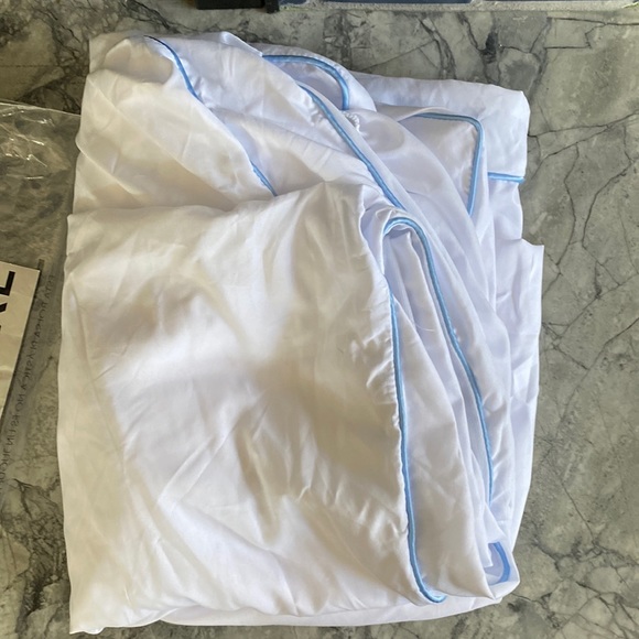 New, never used, Sealy Microfiber Twin XL Mattress Topper Cover - Picture 3 of 3